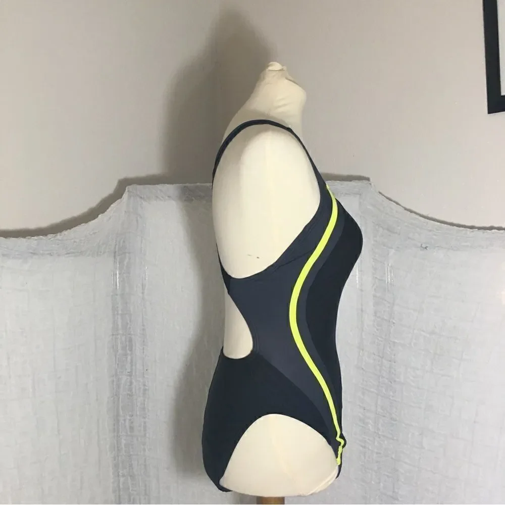 Speedo NWT Fitness One Piece Swimsuit Size 10